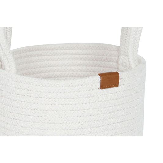 brun detalj på korg i vit bomull